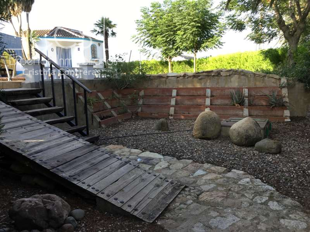 Venta de finca de 11.000 m2 de terreno y 450 m2 construidos en Villanueva del Ariscal. photo 0