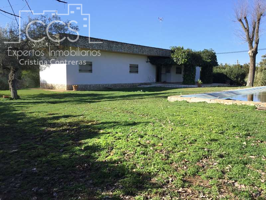 Venta de chalet de 6.903 m2 de terreno y 213 m2 construidos, con pozo legalizado en Sanlúcar La Mayor photo 0