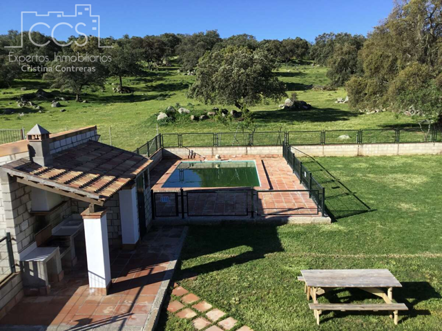 Venta de finca de 94.312 m2 de terreno y 637 m2 de construcciones , pozo legalizado,en El Pedroso photo 0