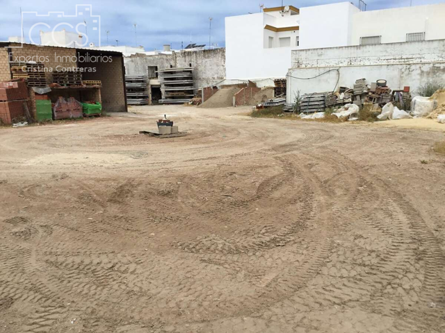 Venta de solar de 1690m2 en pleno centro de Chipiona (Cádiz) photo 0