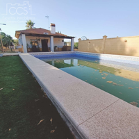Venta en alquiler con opción a compra de parcela de 2.493m2 con una  VIVIENDA de 83m2, con cuadra, almacén y piscina  en Urbanización La Celada Carmona (Sevilla) photo 0