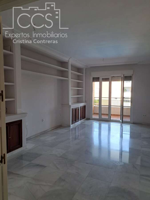 Alquiler de piso de 141m2 construidos en urbanización de lujo en Sevilla photo 0