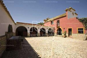 Venta de Cortijo con edificación de 1.300m2 construidos y 10.000 m2 de terreno. photo 0