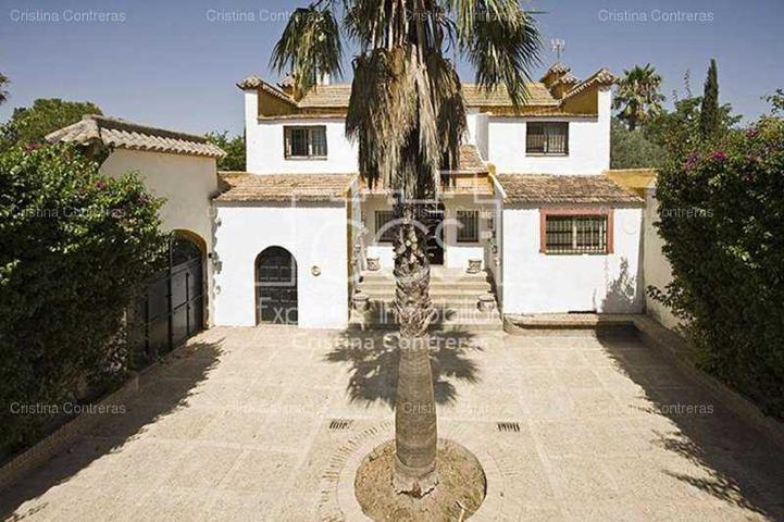 Venta de Cortijo con edificación de 1.300m2 construidos y 10.000 m2 de terreno. photo 0