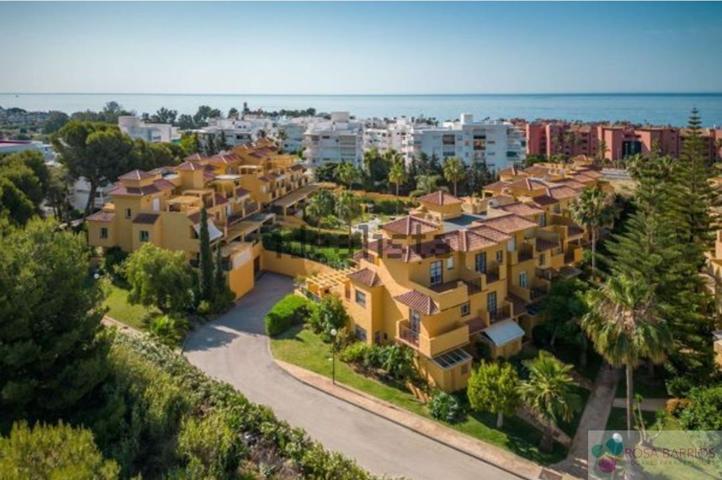 Unifamiliar Pareada En venta en Selwo, Estepona photo 0