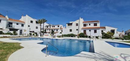 Unifamiliar Pareada En venta en Las Cancelas, Marbella photo 0