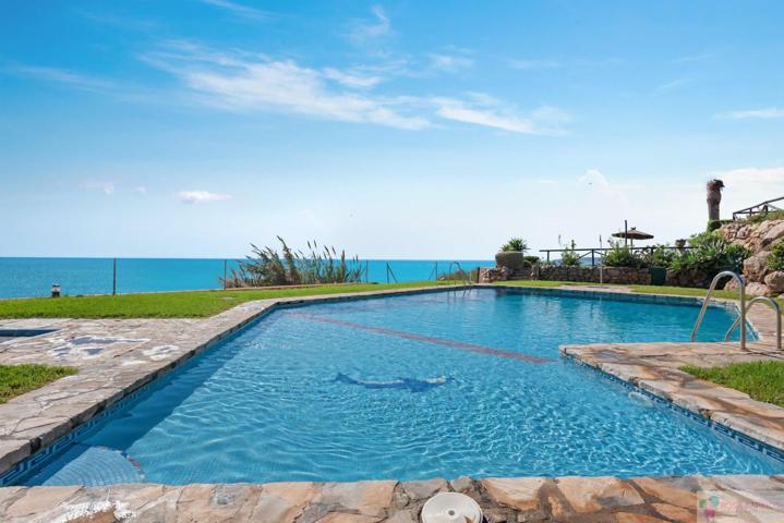 Unifamiliar Pareada En venta en Guadolobon, Estepona photo 0