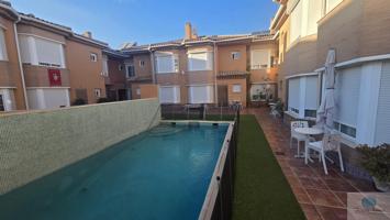 Unifamiliar Pareada En venta en Las Lagunas, Mijas photo 0