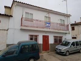 Unifamiliar Pareada En venta en Serradilla photo 0