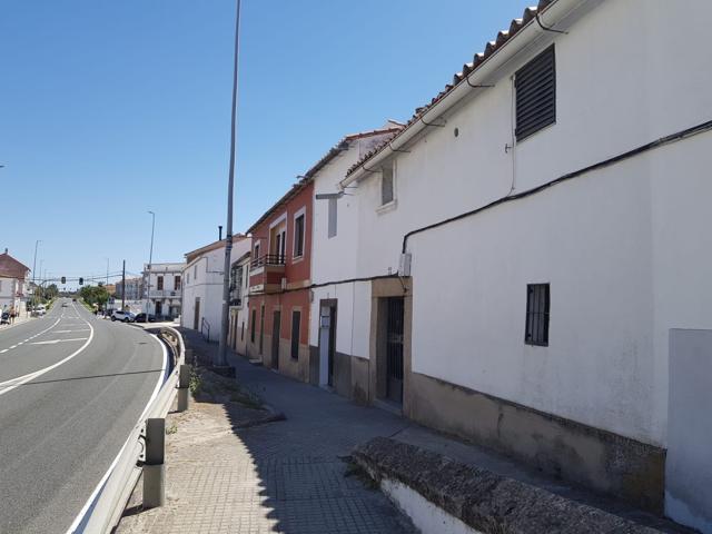 Unifamiliar Pareada En venta en Malpartida De Cáceres photo 0