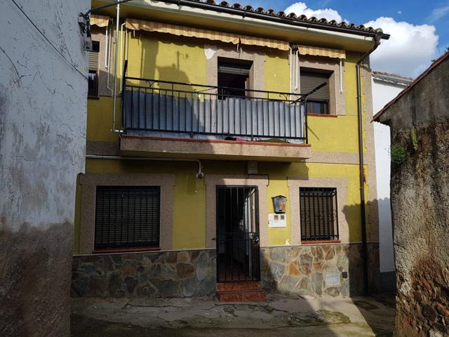 Unifamiliar Pareada En venta en Casas De Millán photo 0