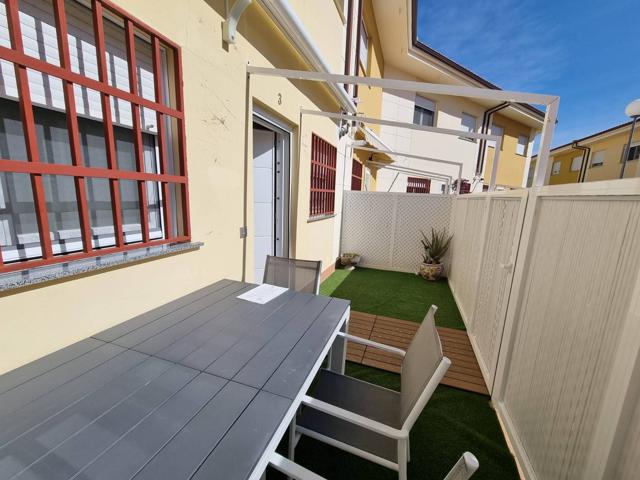 Unifamiliar Pareada En venta en Ciudad Jardin, Plasencia photo 0