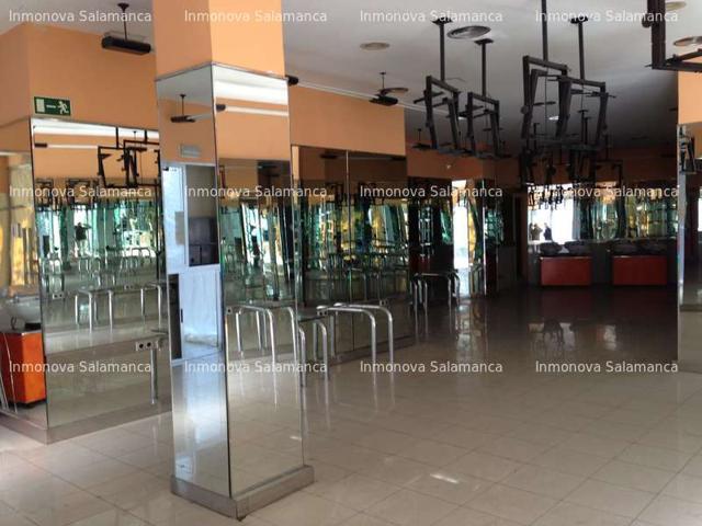 SALAMANCA (CARMELITAS); 250m2.  3000€ photo 0