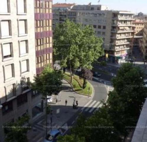 Salamanca ( Centro- Plaza España), 4d, 1wc, 1aseo, SS.CC. 900€ photo 0