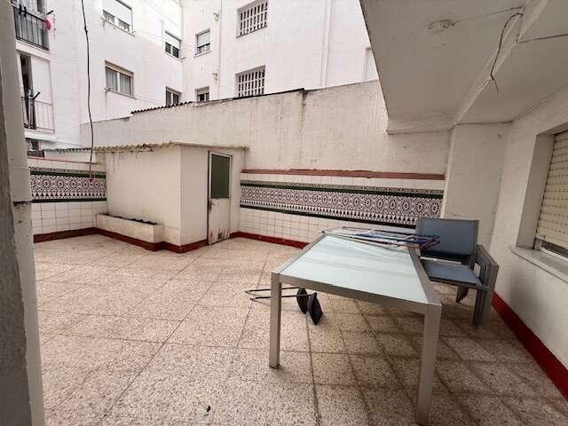 Salamanca ( Delicias-Campoamor); 4 dorm, baño, aseo, salón , balcón y cocina con amplio patio. photo 0