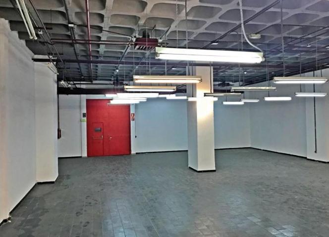 Nave Industrial En venta en Campo De Las Naciones, Madrid photo 0