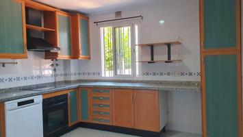 Unifamiliar Pareada En alquiler en Mairena Del Aljarafe photo 0