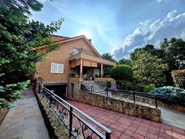Casa En venta en Becerril De La Sierra photo 0