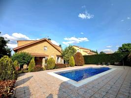 Casa En venta en Becerril De La Sierra photo 0