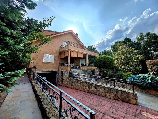 Casa En venta en Becerril De La Sierra photo 0