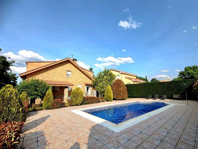 Casa En venta en Becerril De La Sierra photo 0