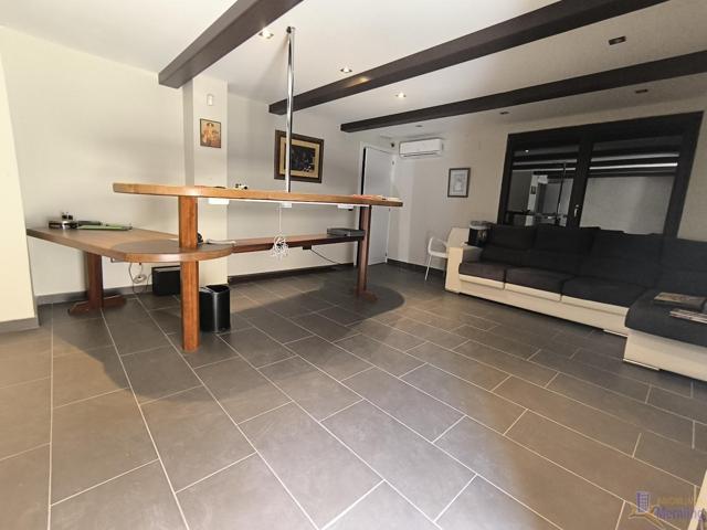 Local En venta en Piscinas Municipales, Reus photo 0