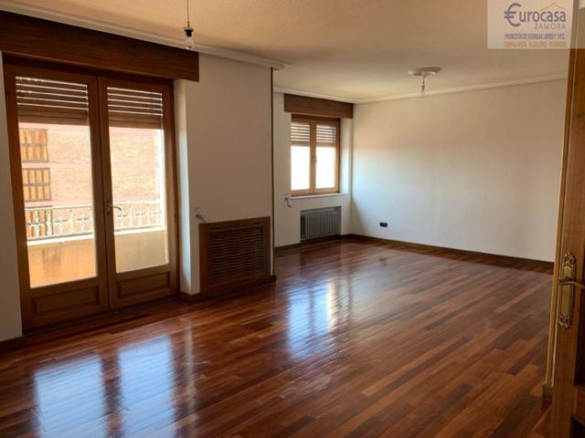 Piso En venta en Tres Cruces, Zamora photo 0