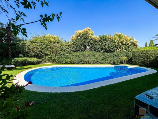 Unifamiliar En venta en Conde Orgaz-Piovera, Madrid photo 0
