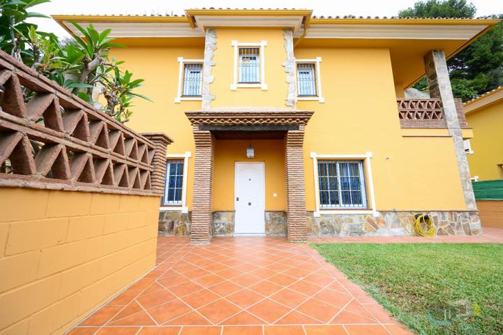 Unifamiliar En venta en La Cañada, Torremolinos photo 0