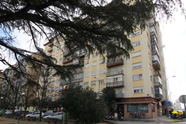 Piso a la venta en Huesca photo 0