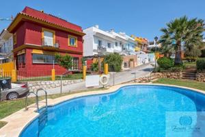 Unifamiliar Pareada En venta en Calle Los Chopos, Zona Sohail, Fuengirola photo 0