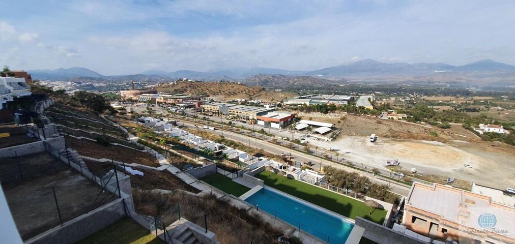 Unifamiliar Pareada En venta en Calle Minerva, Coín photo 0