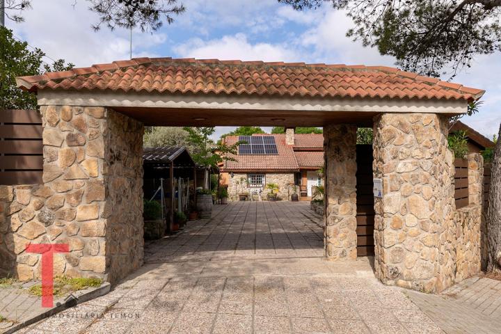 Casa En venta en El Bosque, Villaviciosa De Odón photo 0