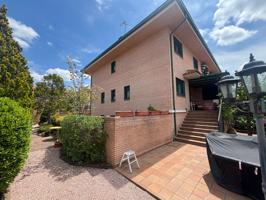 Unifamiliar Pareada En venta en Avenida De Doña Laura García Noblejas Y Brunet, Centro, Villaviciosa De Odón photo 0