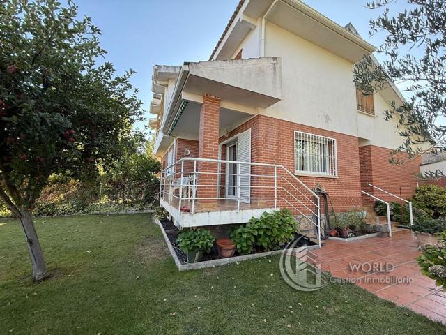 Unifamiliar Pareada En alquiler en Calle Teniente General Gutiérrez Mellado, Zona Iglesia - Estación, Moralzarzal photo 0