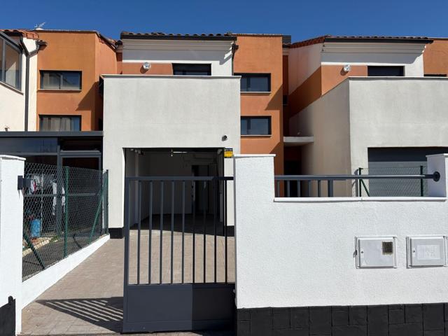 Unifamiliar Pareada En venta en Calle Golpejas, Doñinos De Salamanca photo 0