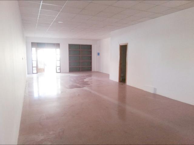 Local comercial en buena zona photo 0