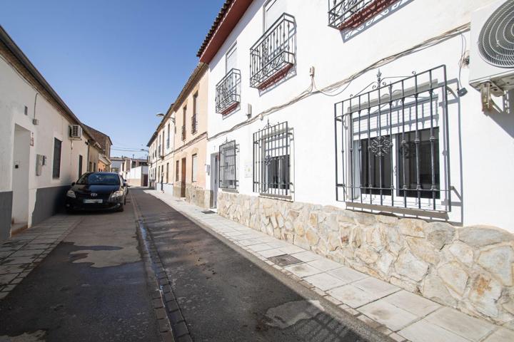 🏡 Amplia casa con 5 dormitorios y patio de 80 m2 junto a Santa Fe !!! photo 0