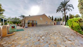 Chalet con gran potencial en Las Bayas, Elche – Ideal para transformar en un oasis ibicenco !! photo 0