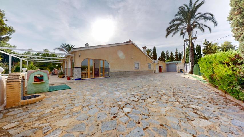 Chalet con gran potencial en Las Bayas, Elche – Ideal para transformar en un oasis ibicenco !! photo 0