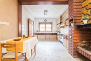 ¡VIVE ENTRE EL ENCANTO RURAL Y LA COMODIDAD URBANA! 2 PROPIEDADES EN 1 EN EL CENTRO DE LA ROMANA photo 0