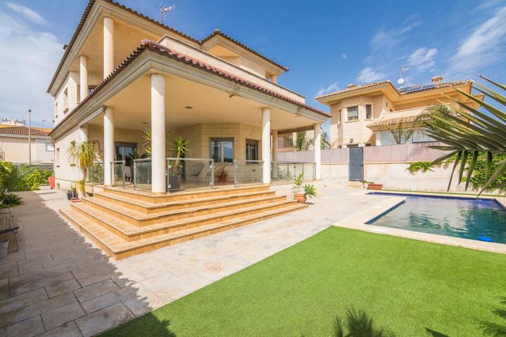 EXCLUSIVO CHALET EN TORRELLANO- ESPACIO, DISEÑO Y COMODIDAD EN UN ENTORNO PRIVILEGIADO photo 0