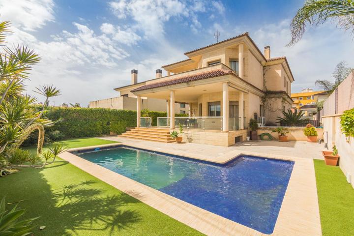 EXCLUSIVO CHALET EN TORRELLANO- ESPACIO, DISEÑO Y COMODIDAD EN UN ENTORNO PRIVILEGIADO photo 0
