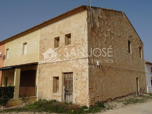 INMOBILIARIA SAN JOSE VENDE CASA DE CAMPO ADOSADA EN LA ROMANA ZONA ALCANA photo 0
