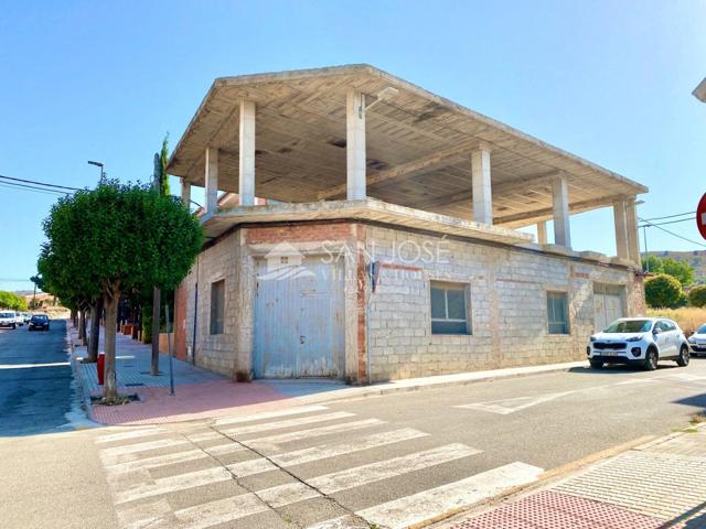 VENTA DE CASA EN ESTRUCTURA EN LA ROMANA - ALICANTE, DE GRANDES DIMENSIONES AL LADO DE PARQUES photo 0