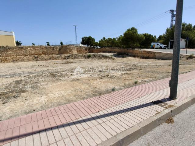 SE VENDE TERRENO URBANO CON USO TERCIARIO EN MONFORTE DEL CID photo 0