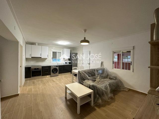 SE ALQUILA CHALET TOTALMENTE REFORMADO A ESTRENAR EN BUENA ZONA DE ASPE photo 0