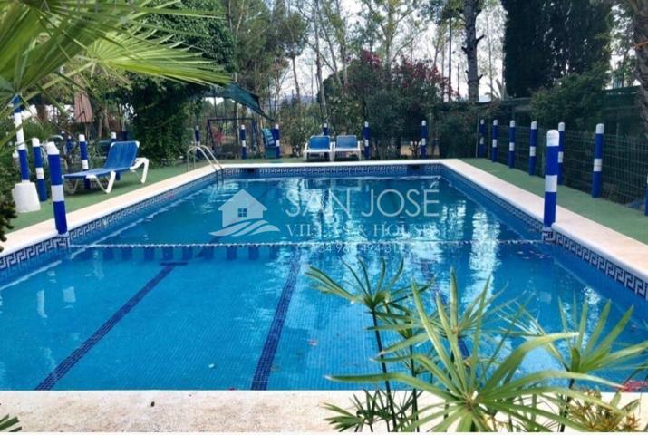 SE VENDE CHALET CON PISCINA Y TERRENO EN CREVILLENTE photo 0