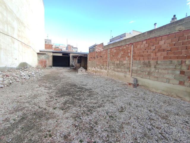 SE VENDE ALMACÉN EN NOVELDA CON PATIO PARA APARCAMIENTO. photo 0