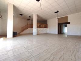 SE VENDE O ALQUILA CON OPCIÓN COMPRA LOCAL COMERCIAL CON AMPLIA TERRAZA EN ASPE. photo 0